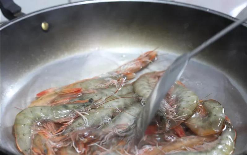 煮虾时究竟用热水还是冷水原来一直做错了怪不得虾又腥又老
