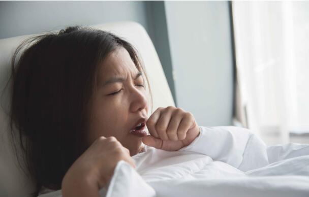 原创为何白天明明没事到晚上时总是咳嗽不止或与这5个因素有关