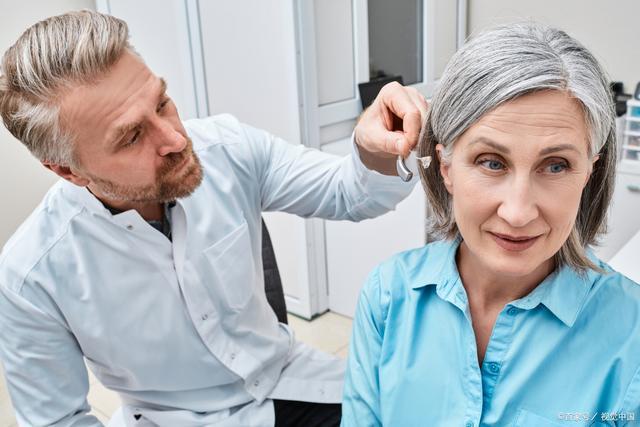 如何选择适合老年人的助听器?
