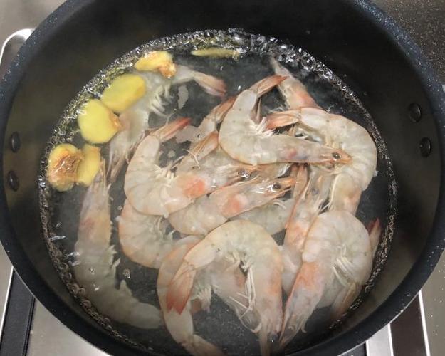煮虾时冷水煮还是开水煮搞清楚3个要点虾肉鲜嫩q弹没腥味