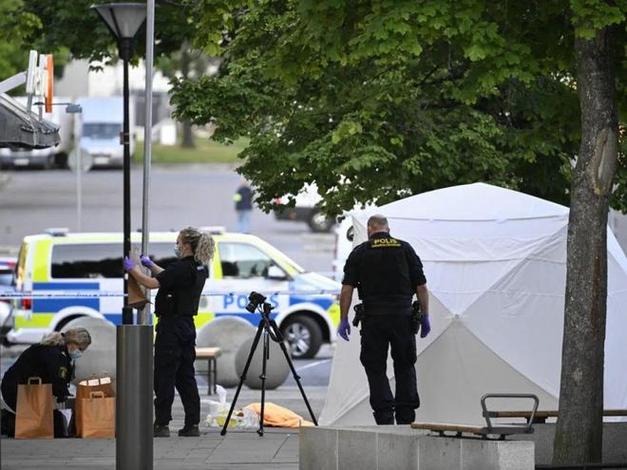 周五,斯德哥尔摩附近的多起枪击事件也造成3人受伤.