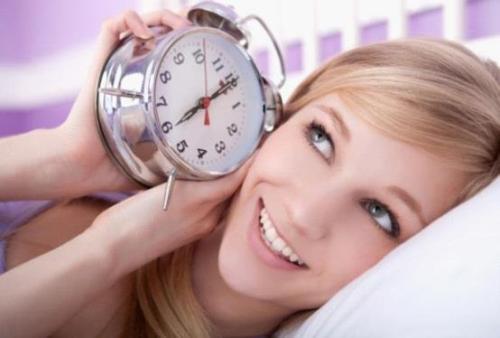 在平时很多女性都会存在睡眠不足的情况,这时候休息不够对女性健康的
