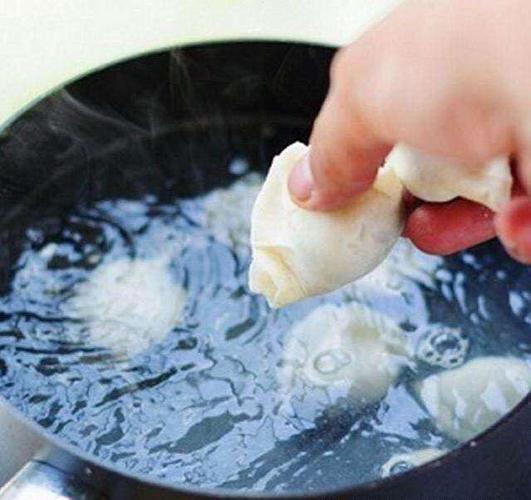 其实这种做法也不完全对.煮饺子是用热水还是冷水?
