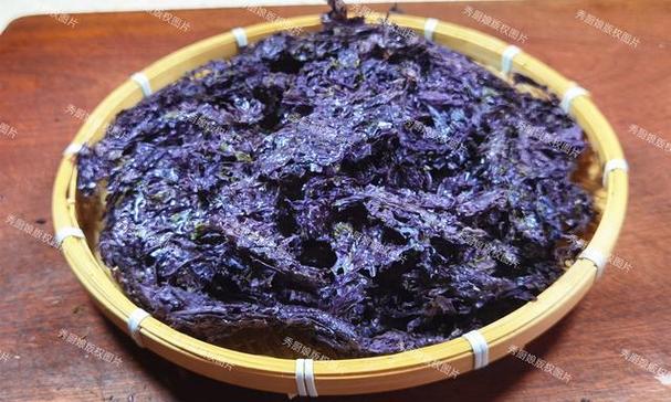 三,紫菜紫菜是一种富含碘和钙的海产品,具有滋阴润燥,滋补养生的功