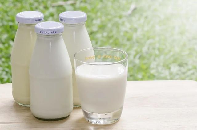 减肥期间牛奶怎么选,全脂or脱脂?