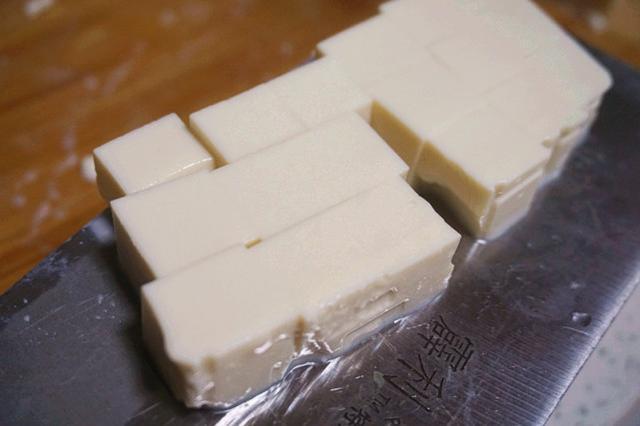 这是豆腐最营养的做法,鲜味浓,却不用放调味料,一盘吃不够