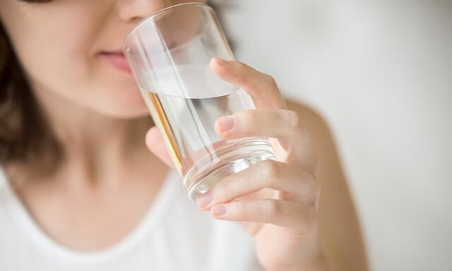 喝水越多尿也越多肾脏的压力会变大吗多喝水会伤到肾脏吗